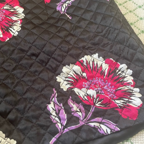 Morgan Lane quilted shorts. Large - Picture 2 of 4